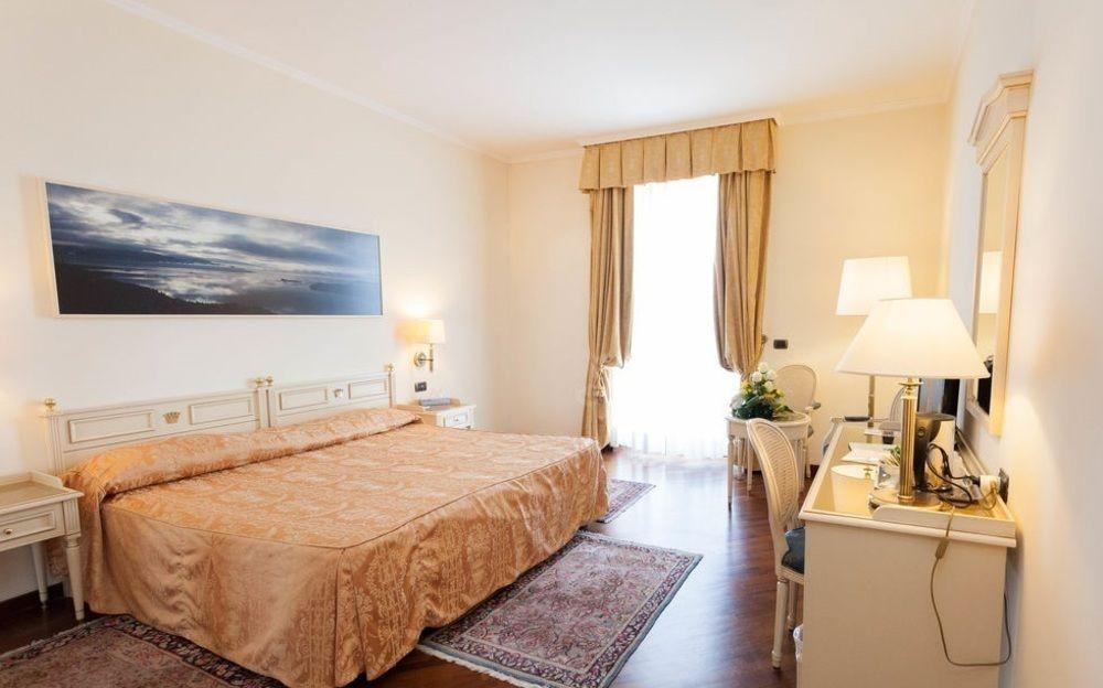 Hotel Savoy Palace Gardone Riviera Esterno foto