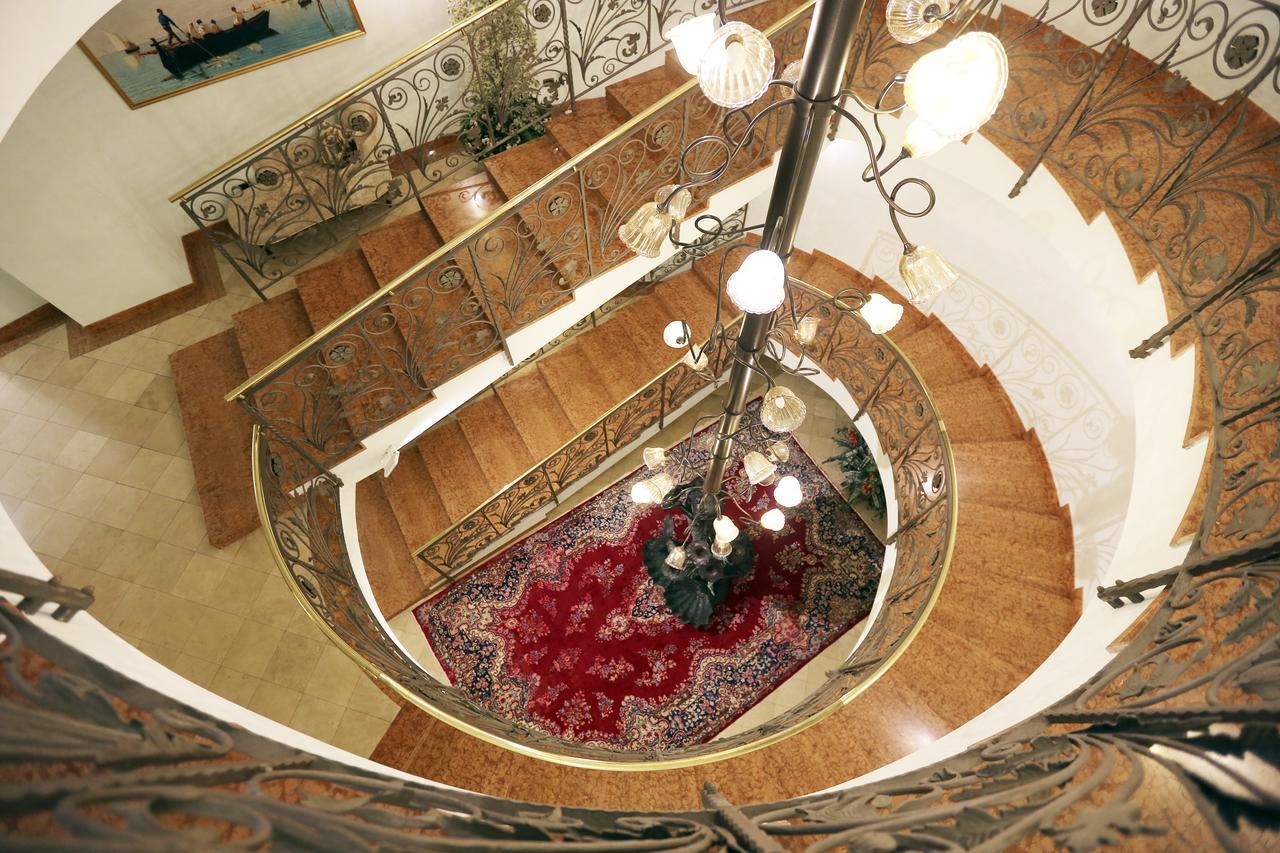 Hotel Savoy Palace Gardone Riviera Esterno foto