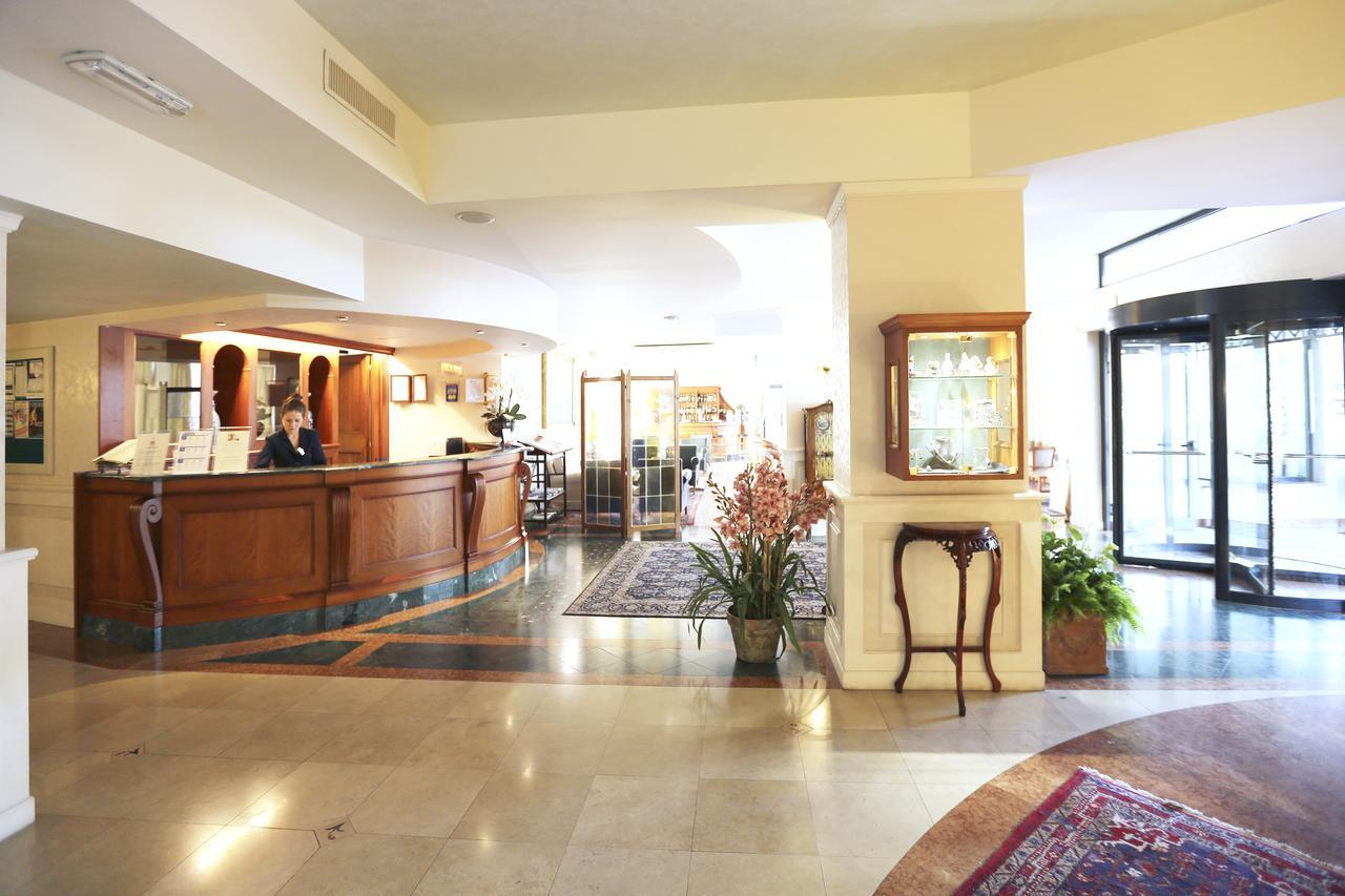 Hotel Savoy Palace Gardone Riviera Esterno foto