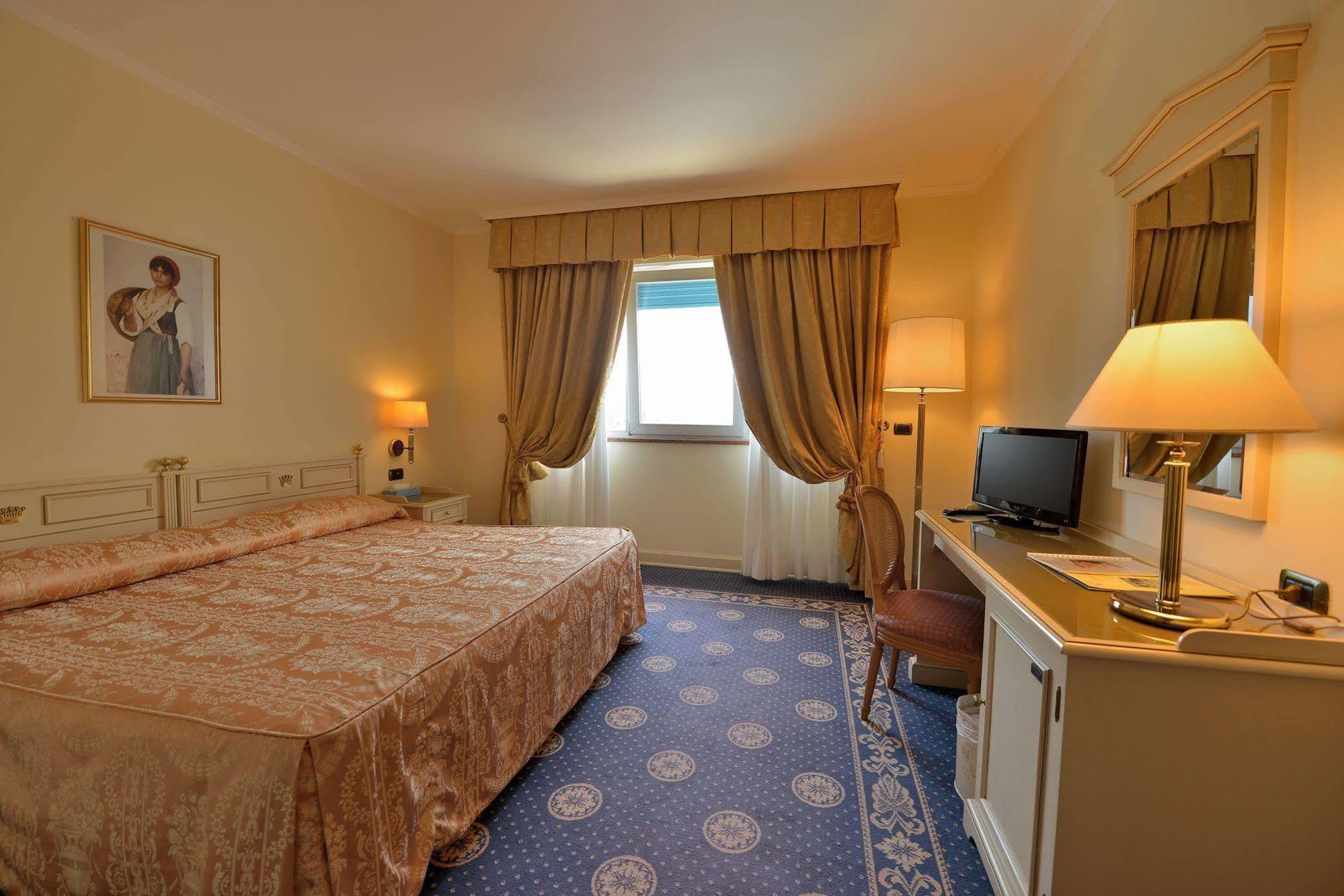 Hotel Savoy Palace Gardone Riviera Esterno foto